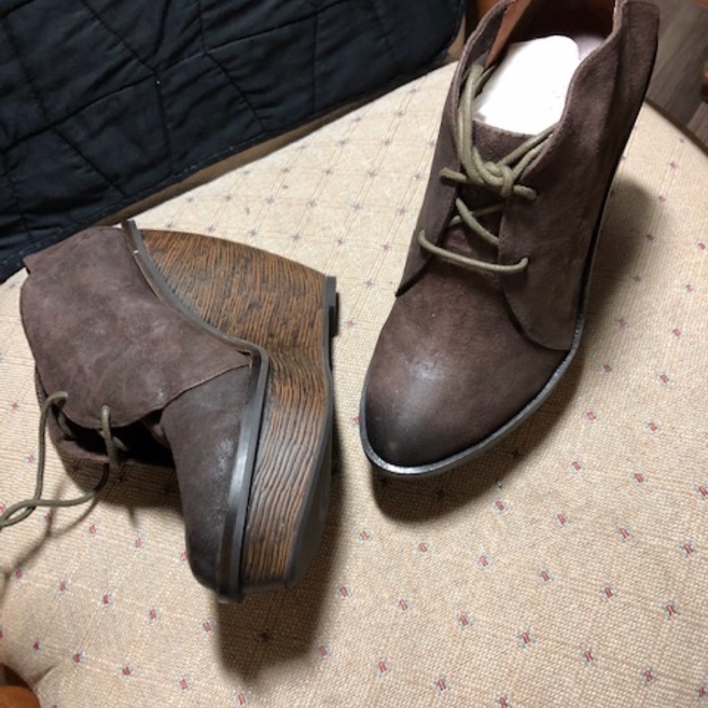 Shoes - Picture 5 of 8
